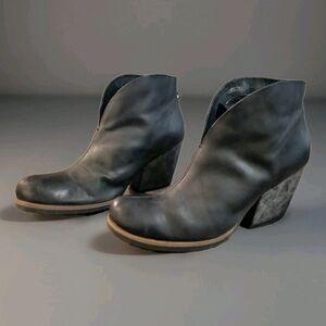Korks Shamira Womens‎ Size 9 Black Boots Leather Ankle Booties Stylish Zip Up